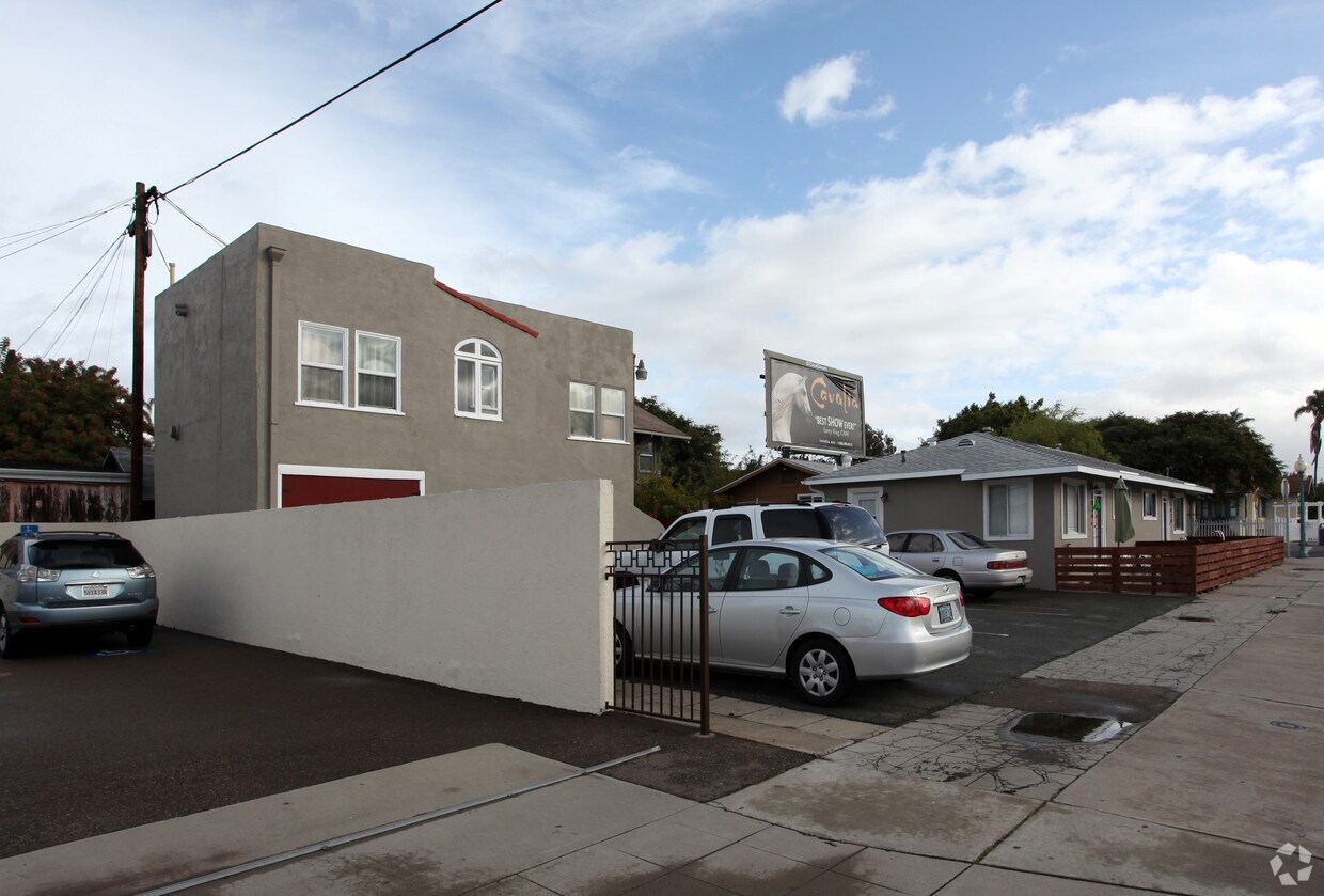 Building Photo - 3020-3022 Cedar St