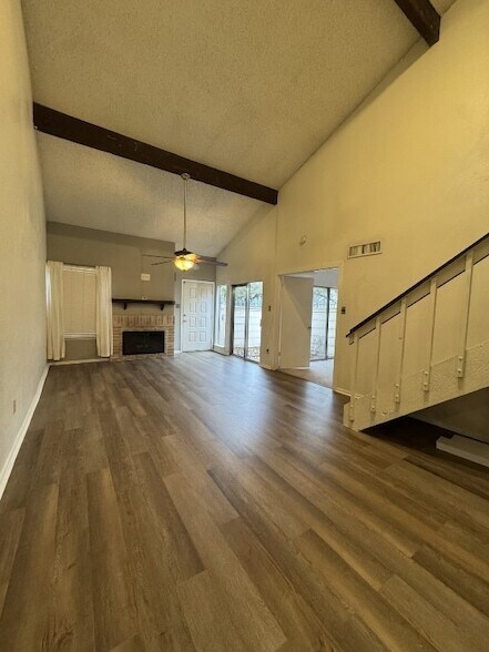 Foto del edificio - 13002 Leader St