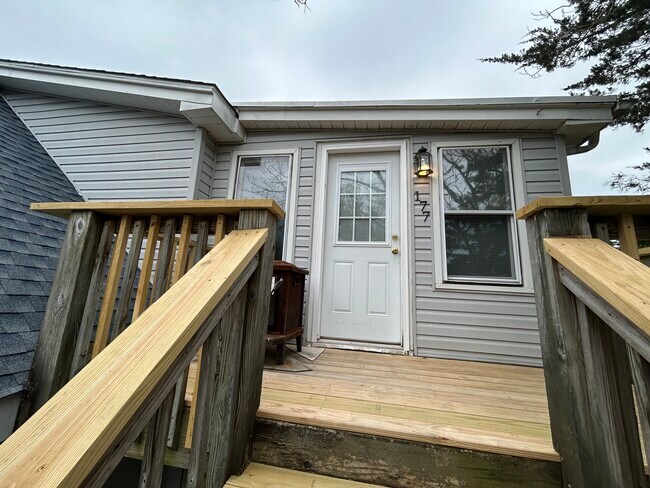 Building Photo - 177 Maple Ave