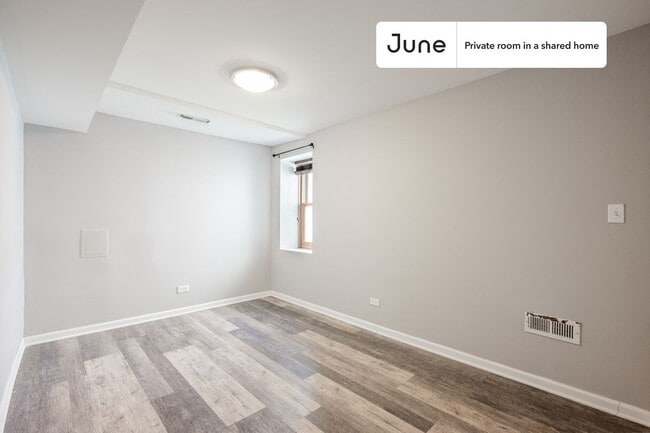 Building Photo - Room in Shared 3 bed/2 bath home