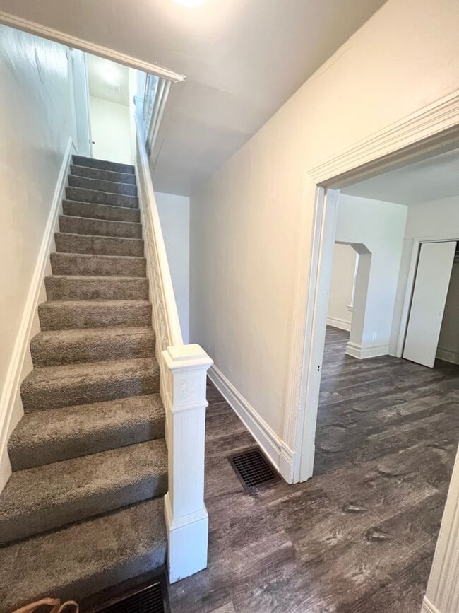 Building Photo - Newly Renovated 3 or 4 Bedroom in Mt.Olive...