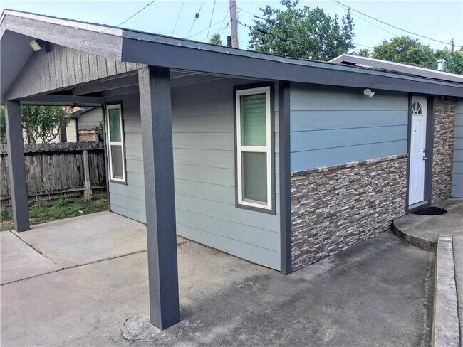 Building Photo - 3532 Kenwood Dr