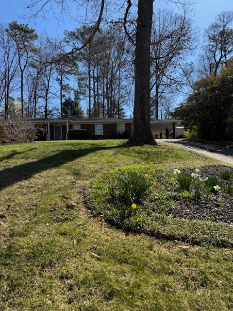 Foto del edificio - 6681 Castleton Dr NW