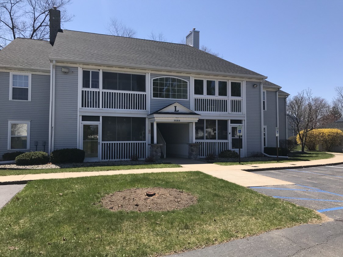327 Westbrook Ct, Marshall, MI 49068 Condo for Rent in Marshall, MI