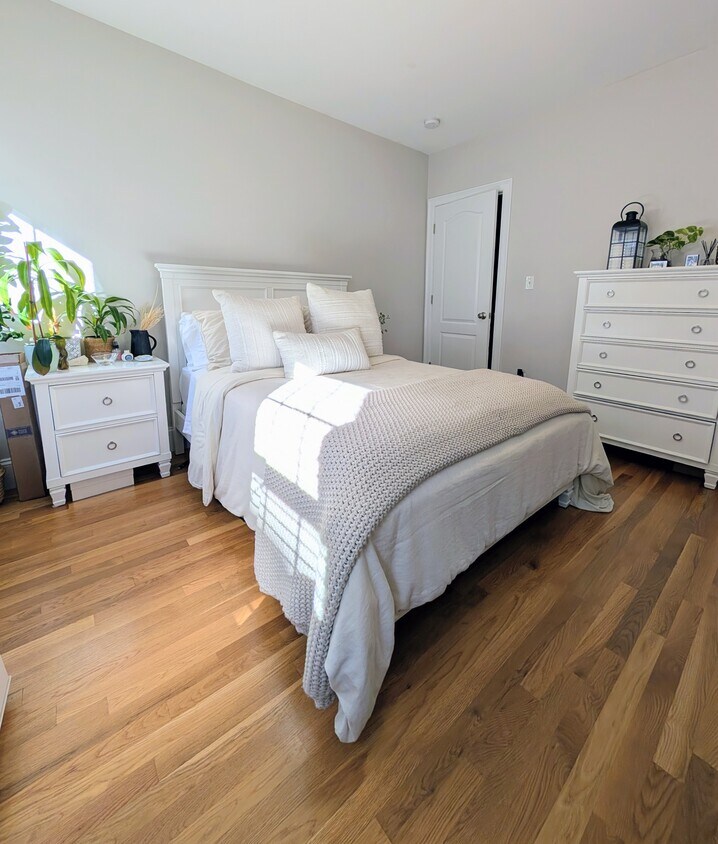 Foto principal - 202 W 8th St