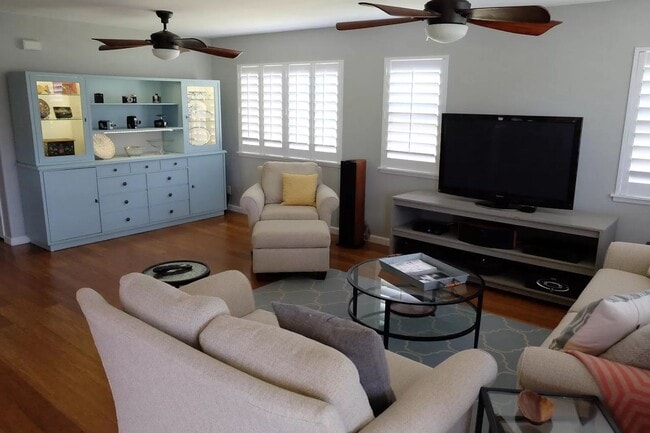 Building Photo - Spacious, Stylish, and Perfect for Enterta...