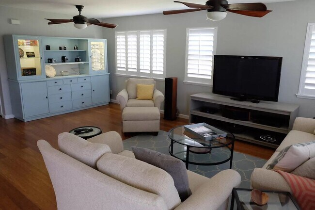 Foto del edificio - Spacious, Stylish, and Perfect for Enterta...