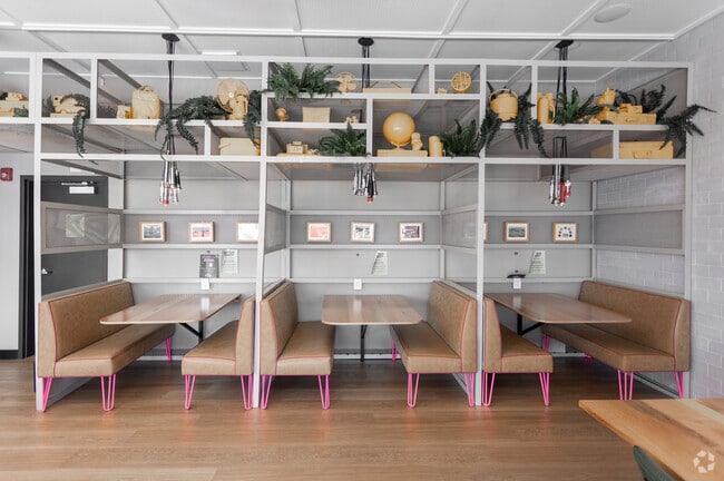 Interior Photo - Hub State Street