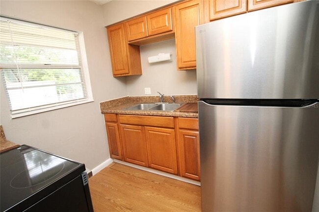 Building Photo - 1126 10th St