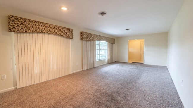 Building Photo - 4007 Greenwood Dr