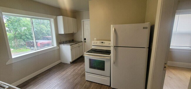 Foto del edificio - 4 bed 2 bath