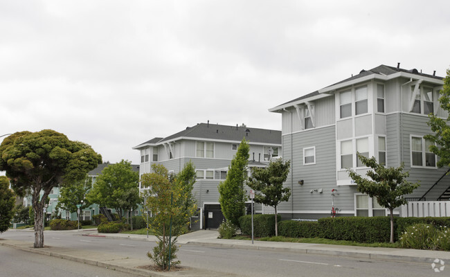 Foto del edificio - Foothill Family Apartments