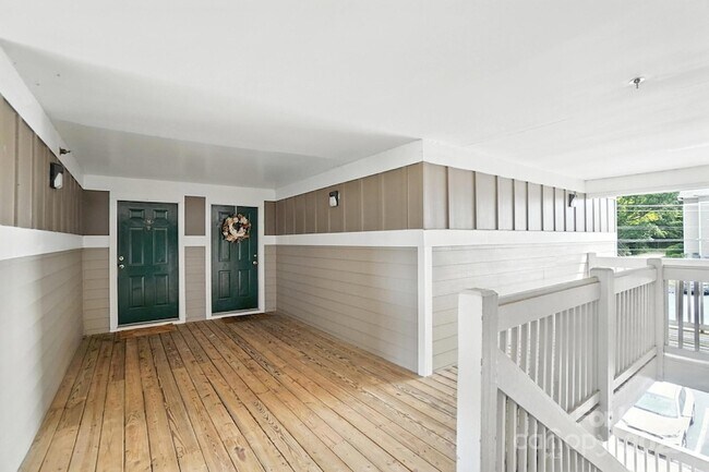 Foto del edificio - 9849 Campus Walk Ln