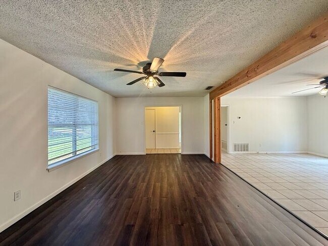 Foto del edificio - Spacious 3 Bedroom Home in Whitehouse ISD! Tour Today!