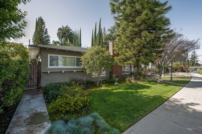 Foto del edificio - 832 Coolidge Dr