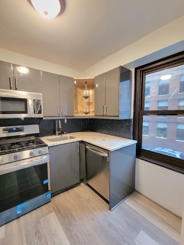 Foto del edificio - 135 Montgomery St