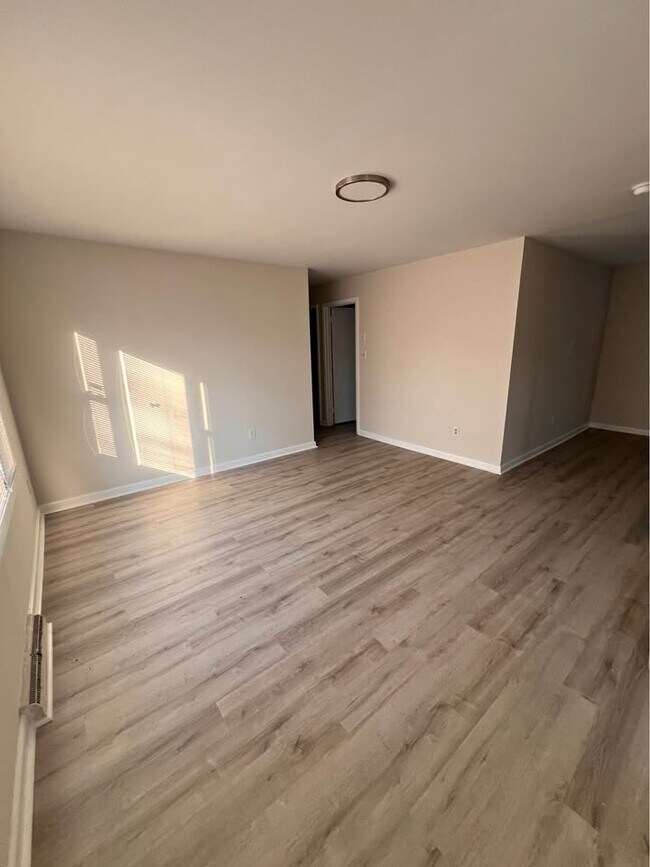 Sala de estar - 631 Sanders St