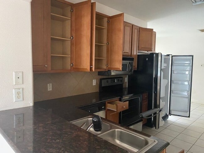 Foto del edificio - NICE 2 BEDROOM 1 BATH LEASE HOME WITH 1116 SF