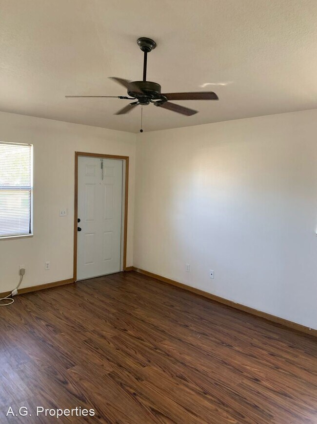 Building Photo - 1 br, 1 bath Apartment - 7959 S.E. Woodvie...