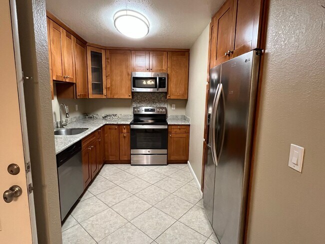 Foto del edificio - Spacious 2 Bed 1 Bath! Warm Springs District!
