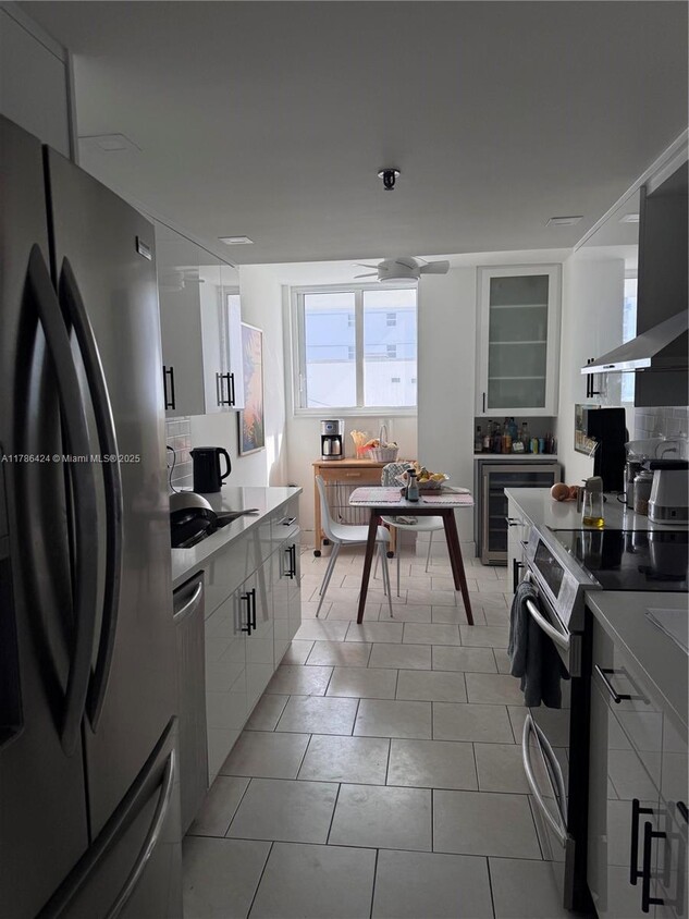 Foto del edificio - 2457 Collins Ave
