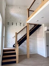 Building Photo - 1607 Main St