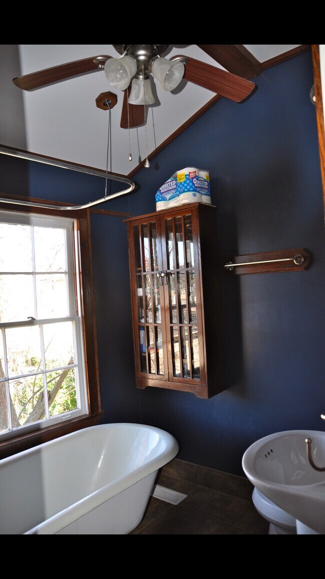 Baño - 1736 15th Ave S