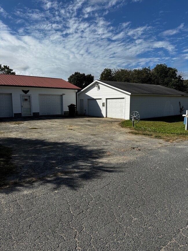 Building Photo - 5667 Turner Dr