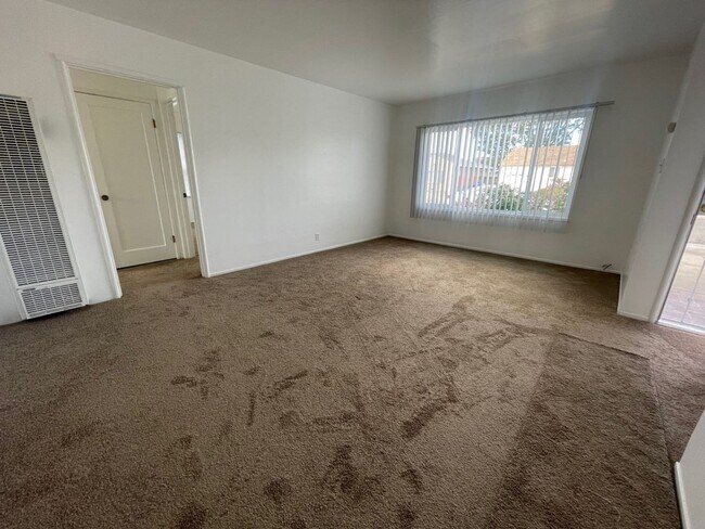 Foto del edificio - CUTE! Two Bedroom House Available in San Leandro!