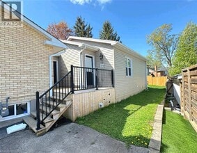 Building Photo - 261 Cairn St