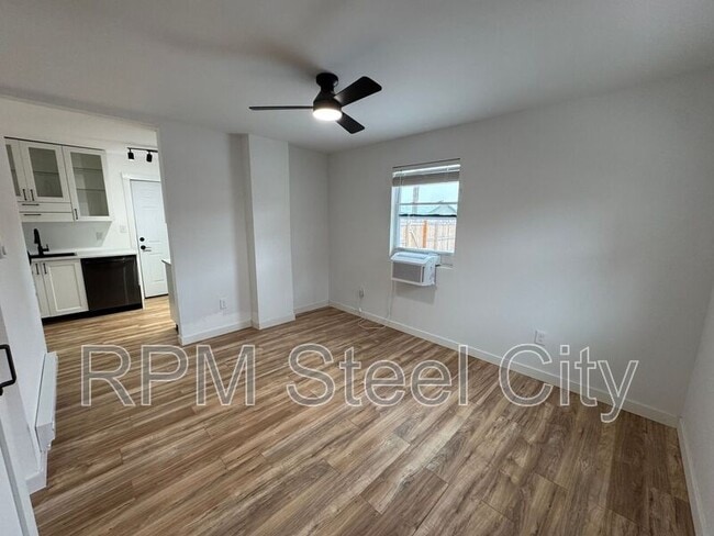 Foto del edificio - 512-512 1/2 W 10th St