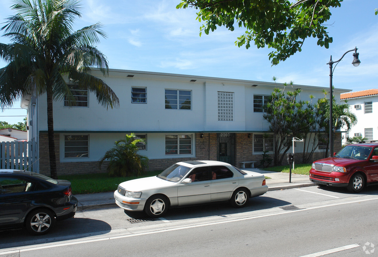 Primary Photo - Coral Way Apartments