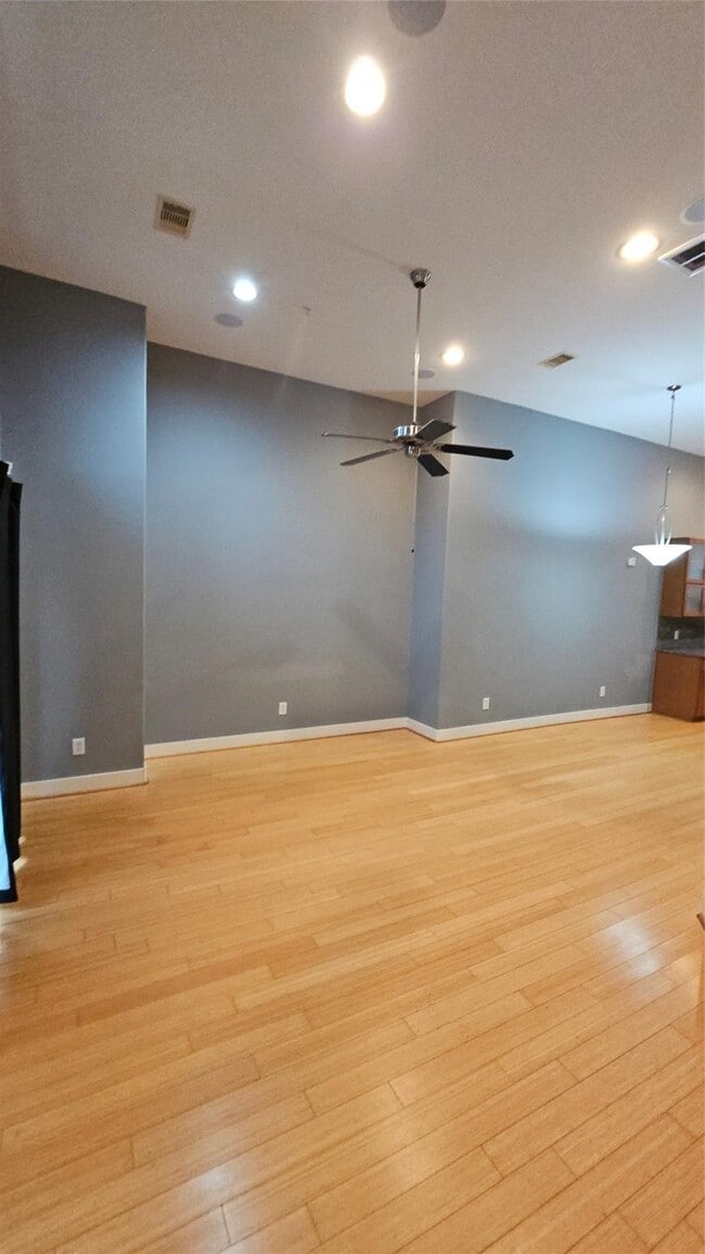 Building Photo - 2301 Camden Dr