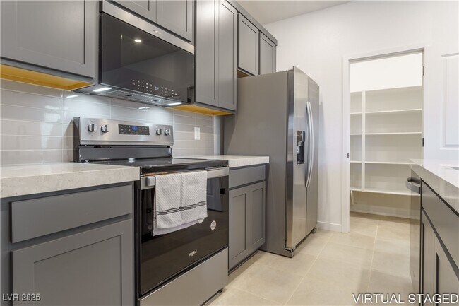 Foto del edificio - 188 Vanhoy Ave