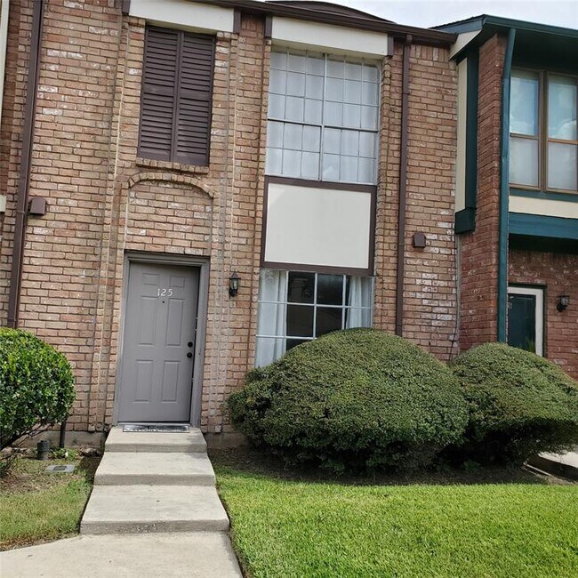 Building Photo - 7700 Creekbend Dr