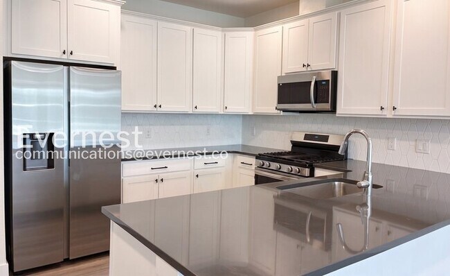 Foto del edificio - 3 Bed/2.5 Bath Town Home with Garage / Available Now!
