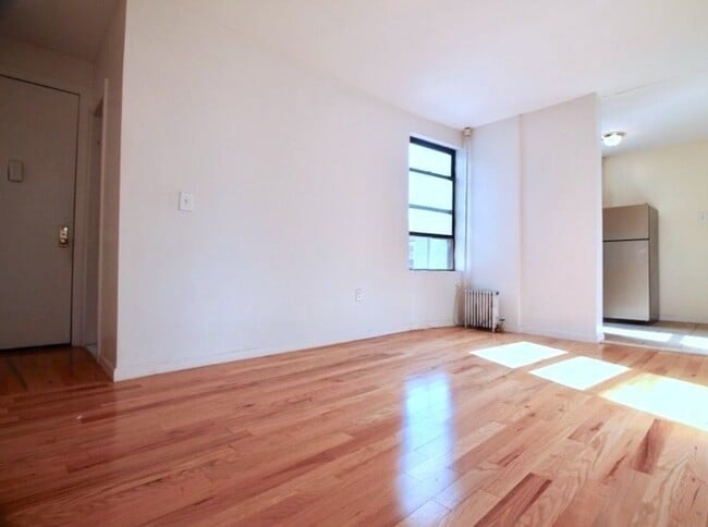 Building Photo - 15 E 128th St
