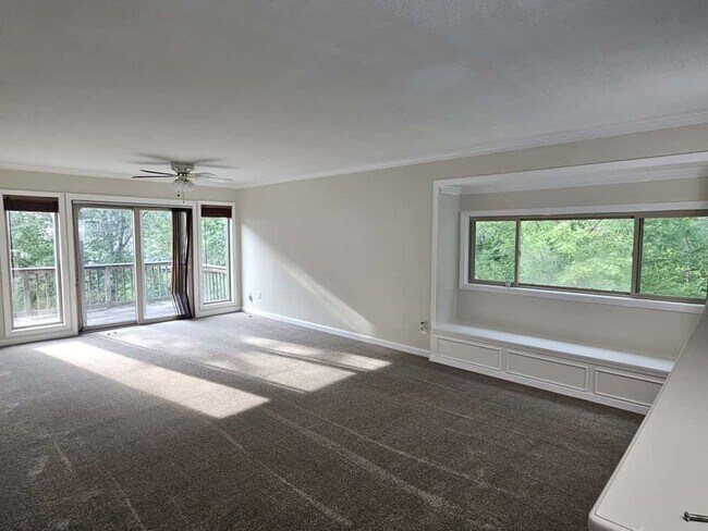 Building Photo - 54 Library Ln