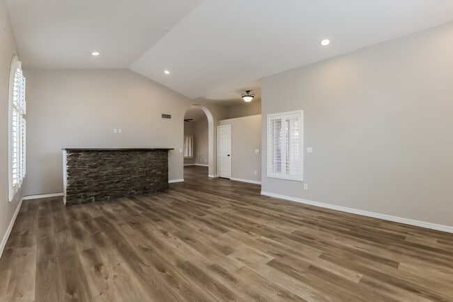 Building Photo - 5403 W Elgin St