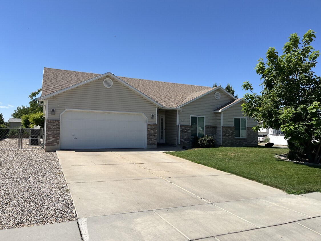 Foto principal - 1645 W 25 N