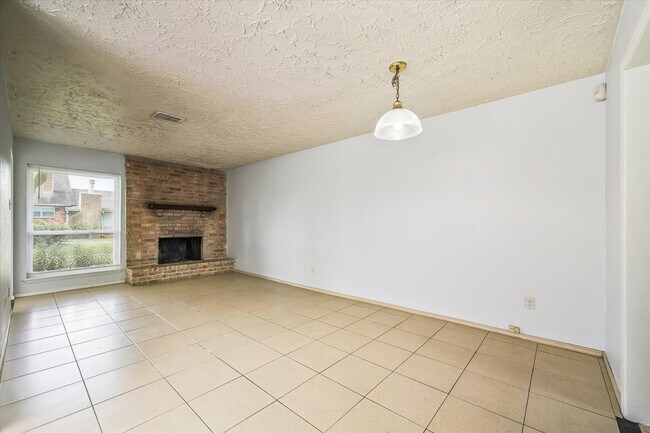 Foto del edificio - 6407 S Briar Bayou Dr