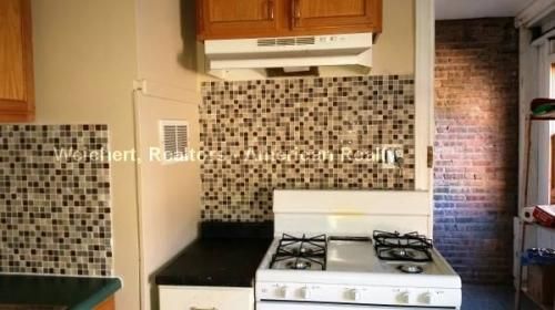 Primary Photo - 5749 N Ridge Ave