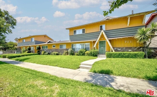 Building Photo - 711 S Sierra Vista Ave