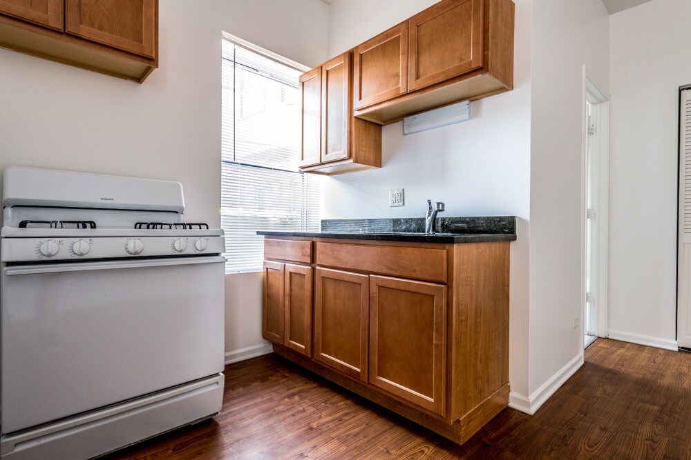 Foto principal - 4820 S Michigan Ave