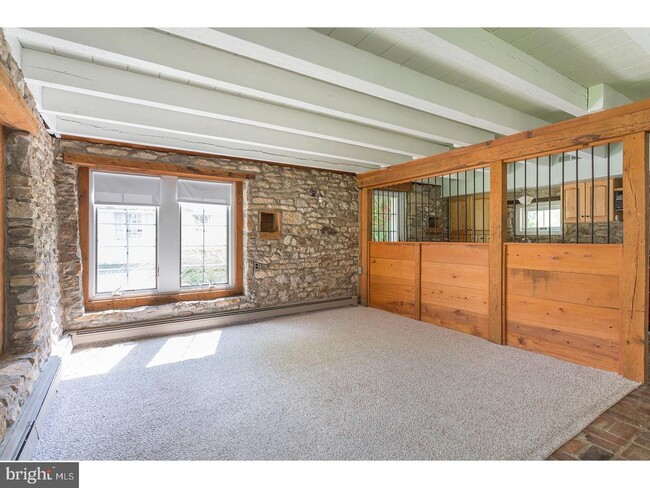 Foto del edificio - 6054 Honey Hollow Rd