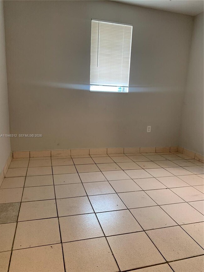 Building Photo - 821 SW 29th Ct