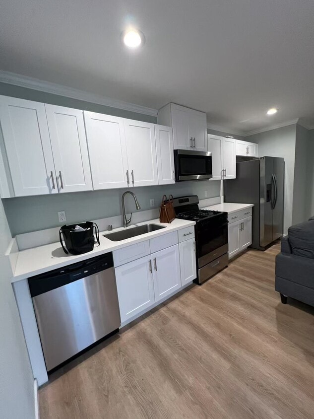 Large kitchen - 5524 Spokane St