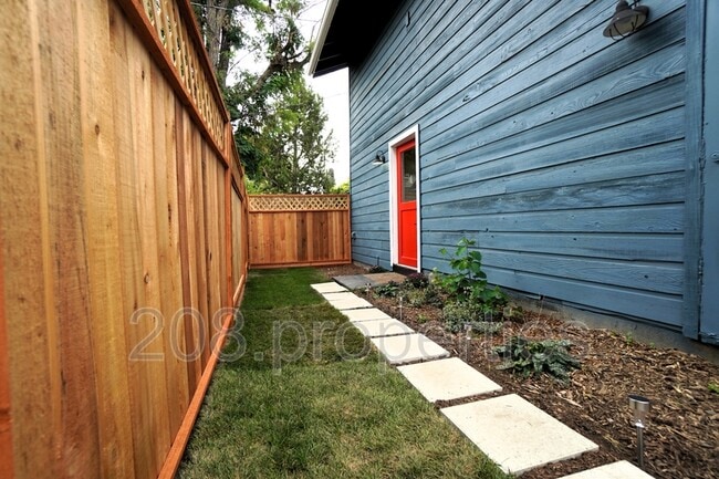 Building Photo - 1615 N 7th St