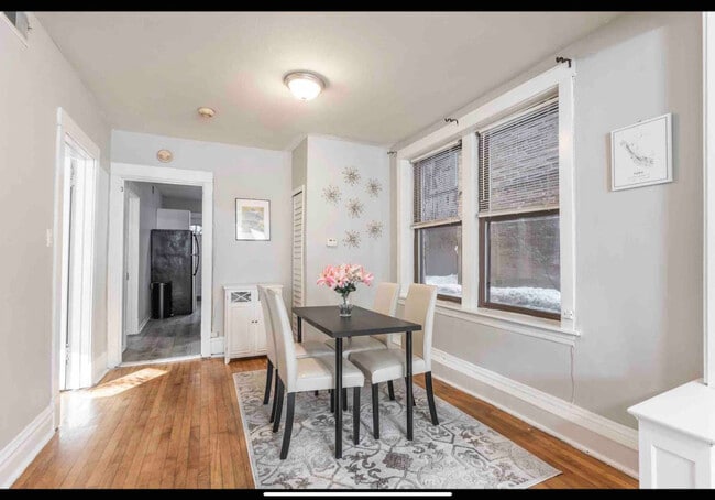 Foto del edificio - 1246 W Nelson St