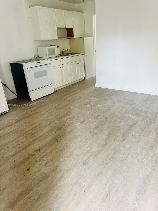 Foto del edificio - 3981 SW 12th Pl
